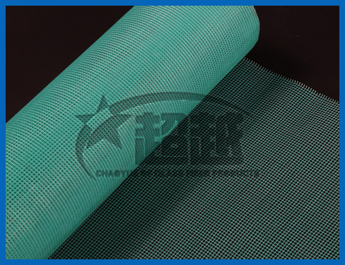 外墙保温网格布（玻璃纤维网格布）是以中碱或无碱玻璃纤维纱为原料，织成玻璃纤维网格布为基材，再经涂覆丙烯酸共聚液烘干后而成的一种新型耐碱产品。该产品具有结构稳定，强度高，耐碱性能好，防腐，抗裂等特点，增