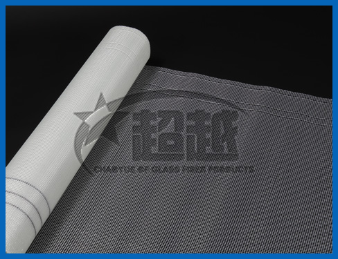 耐碱网格布是采用耐碱玻璃纤维纺织，面层涂以耐碱防水高分子材料制成。耐碱是指玻璃纤维网格布不会因为碱性环境而被腐蚀。玻璃纤维网格布基本上都是做外墙保温材料使用的，其中水泥、抗力砂浆等都是呈碱性的，玻璃纤