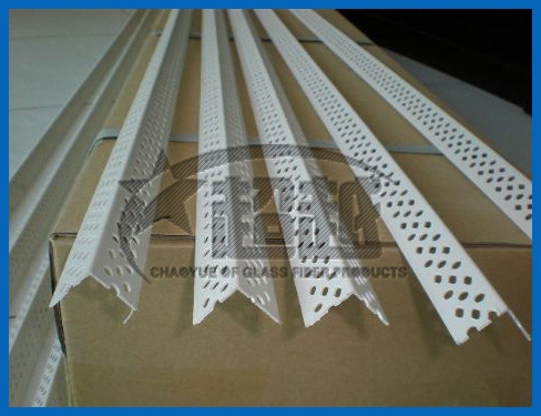 外墙护角线在建筑上护角线就是建筑物转角的部分，如窗洞口，门洞口为了防止转角部分被破坏，用水泥砂浆或其他材料重新抹一下，以保护不被破坏，也起美观作用。